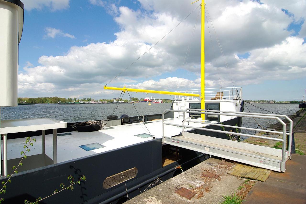 Magnificent Houseboat With A Stunning View! Hotel Amszterdam Kültér fotó