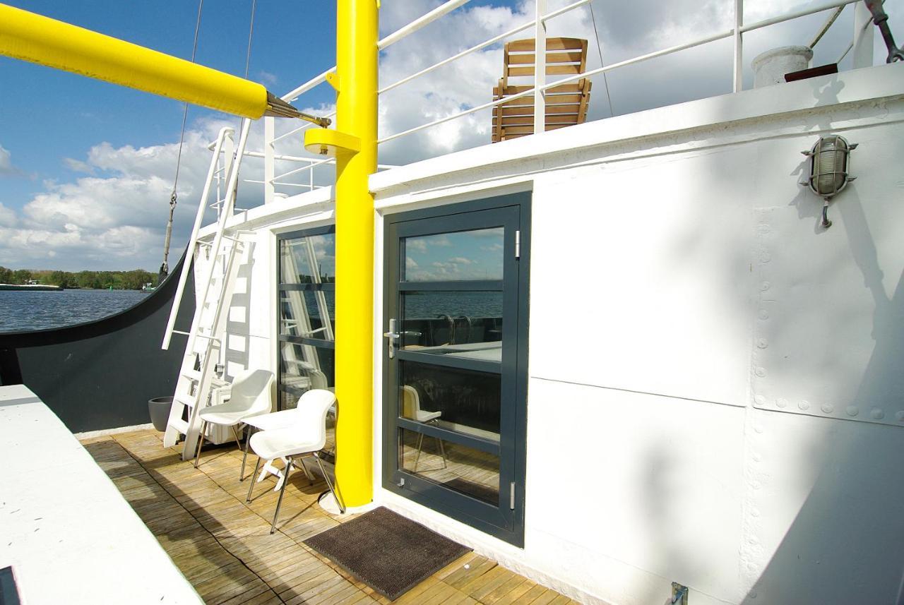 Magnificent Houseboat With A Stunning View! Hotel Amszterdam Kültér fotó